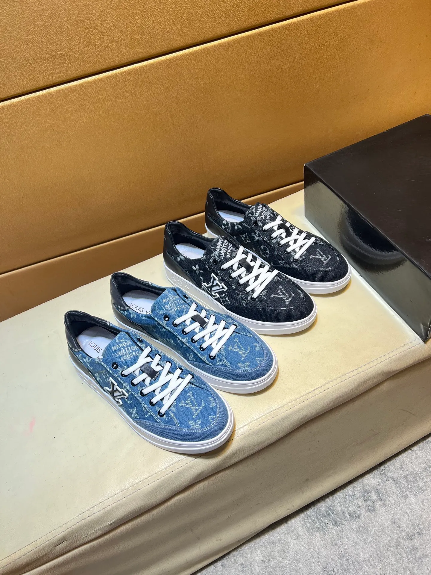 pp420💰👑👑《Louis vuitton/LV Louis Vuitton》original quality.~ Unique modern style sneakers. 🏃A must-have casual shoe for trendy men😍😍 Original brand imported from Italy, imported original leather, sheep lining (refuses to discolor and grind feet) Sole: Original sole provided by the original factory, French lazy style design ⚠️Fit to the feet, original quality, super comfortable original sole. It’s like shooting the real thing 🎬The real thing is better, high-quality sneakers, men’s shoe size: 38-44
